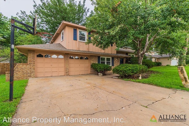 Foto del edificio - 4 br, 2.5 bath House - 1617 Browning Ave.