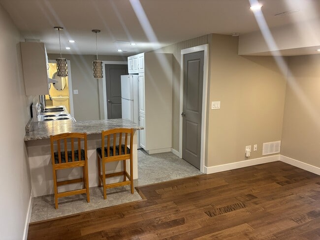 Building Photo - 3922 21 Av