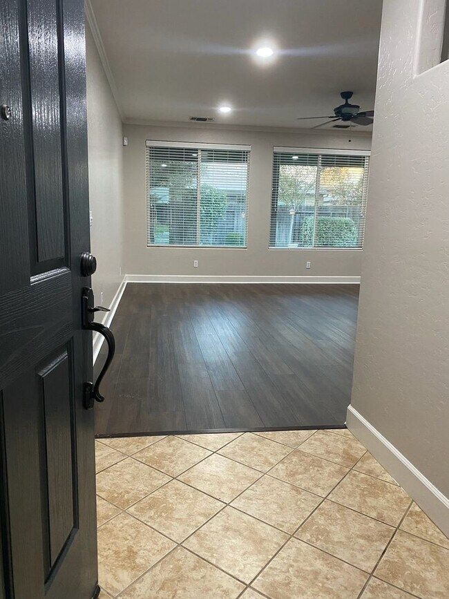 Building Photo - 3006 W Harold Ct