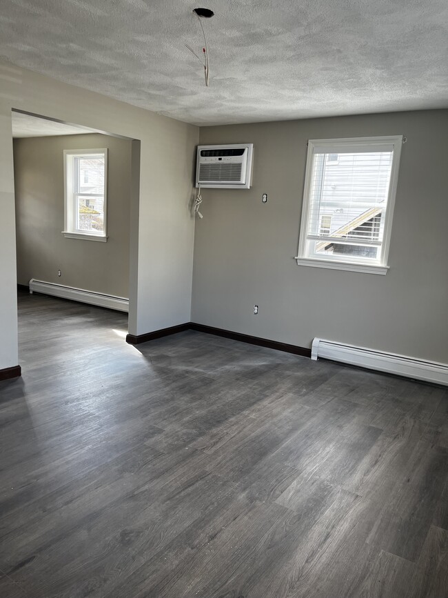 Building Photo - 13 Ellen Ter