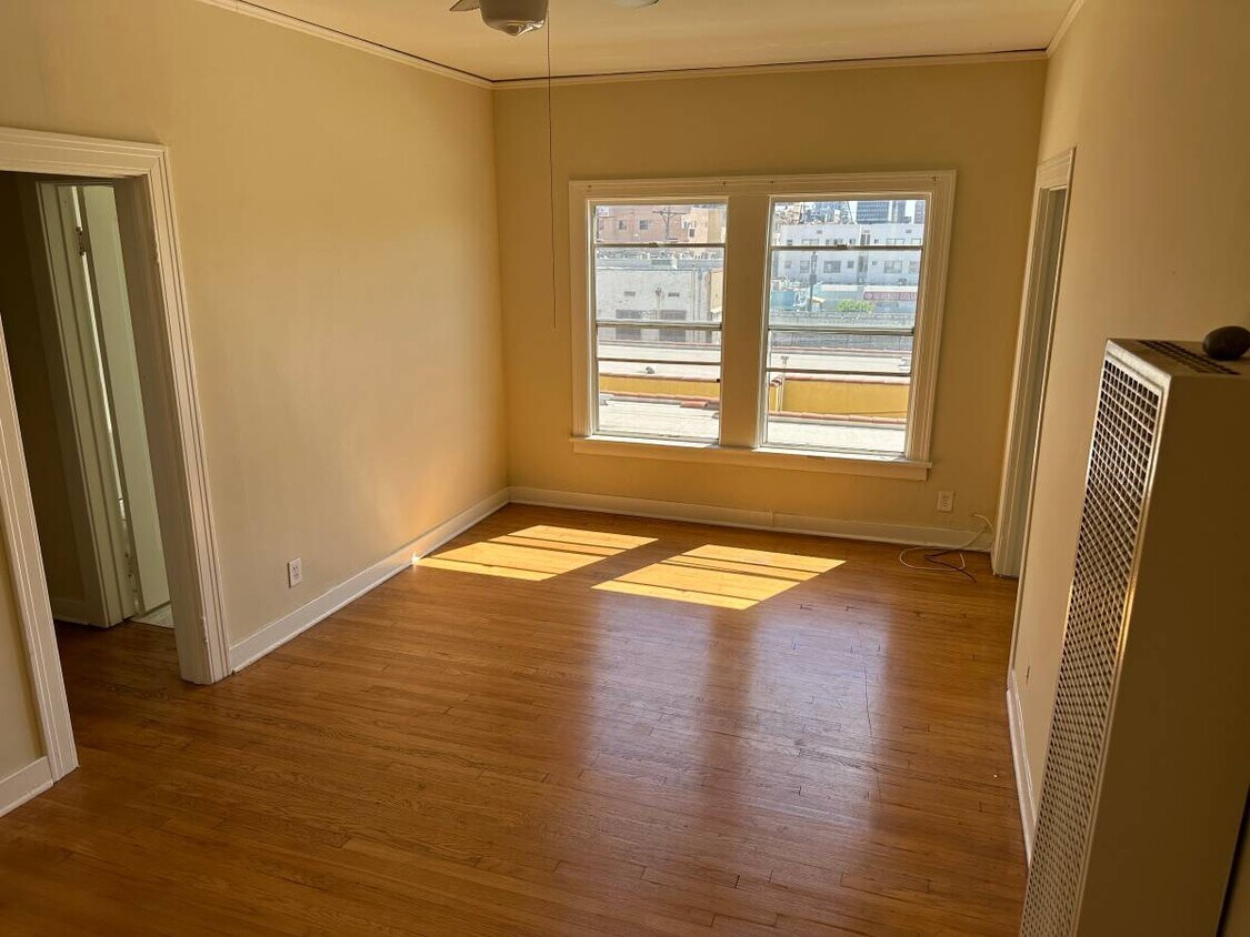 Foto principal - 238 S Berendo St