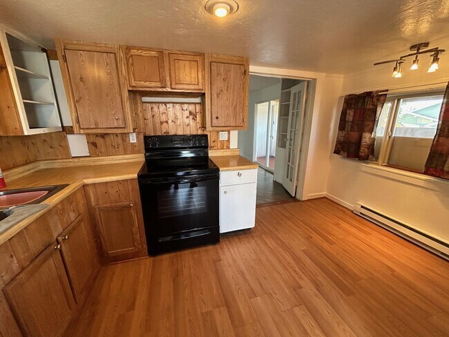 Building Photo - Renovated Warm Beach Cabin