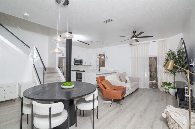 Building Photo - 733 Calabria Ave