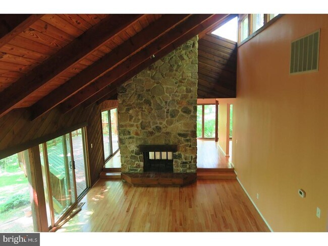 Foto del edificio - 1051 Beaumont Rd