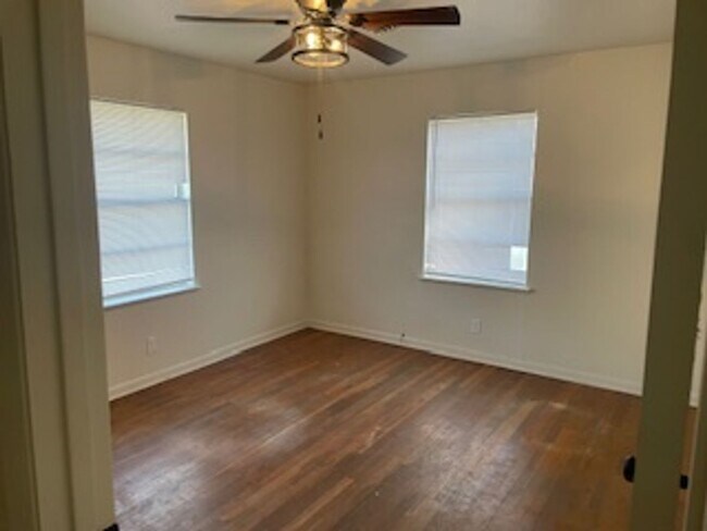 Building Photo - 2/1/1 , 2 Blocks from TSU Campus