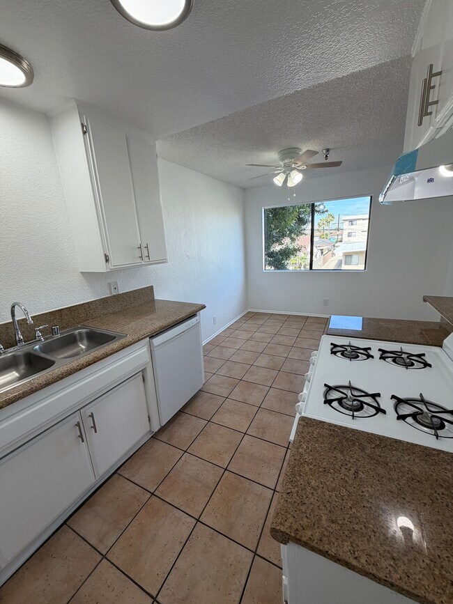 Foto del edificio - 4840 W 118th St