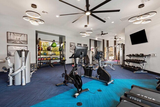 Foto del edificio - REVERB at Spring Valley