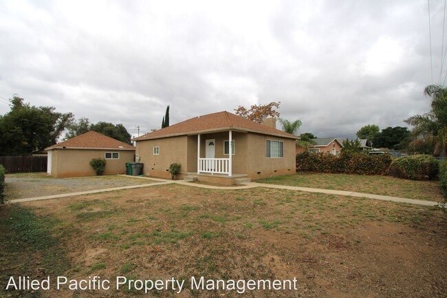 Building Photo - 2 br, 1 bath House - 801 Michigan Ave