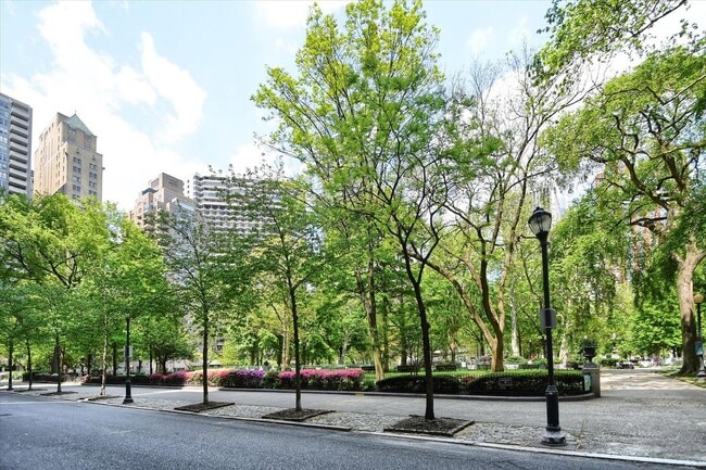 Building Photo - 1806-18 Rittenhouse Square