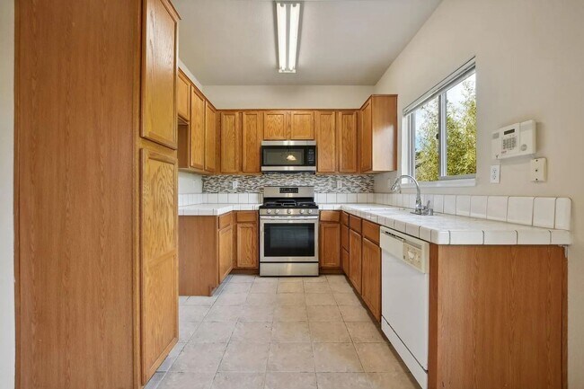 Foto del edificio - Home for Rent in Sacramento Pocket Rd area