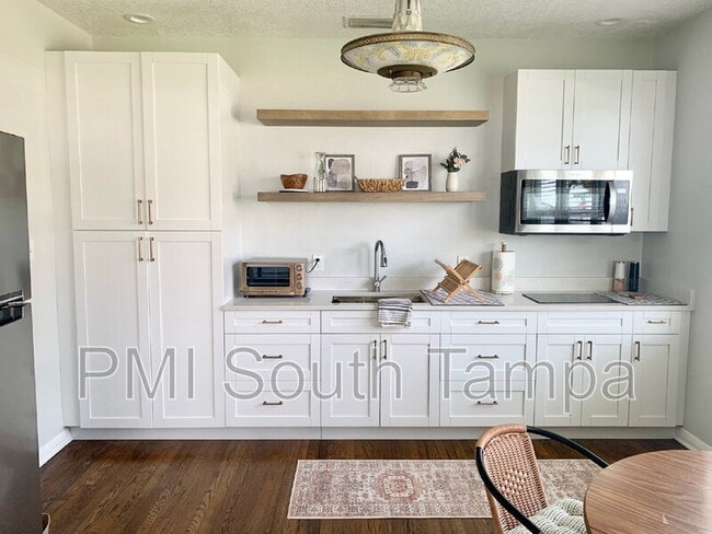 Building Photo - 701 S 26th St