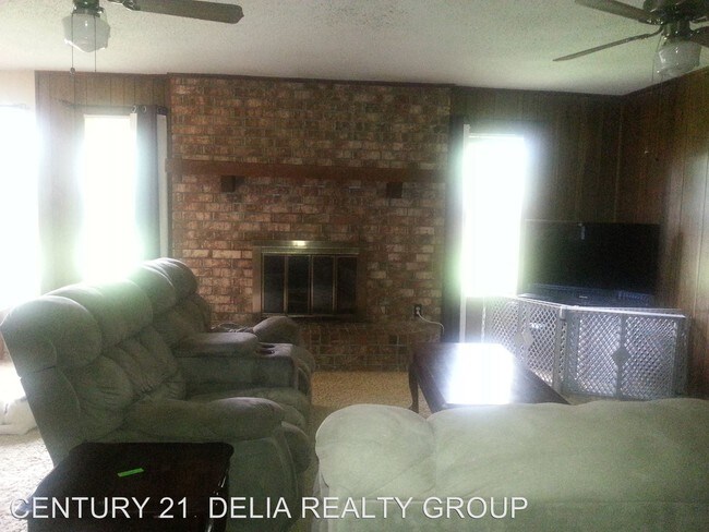 Building Photo - 3 br, 2 bath House - 1412 Meadowbrook St.