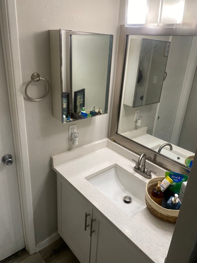 Photo - 1330 W Broadway Rd Apartment