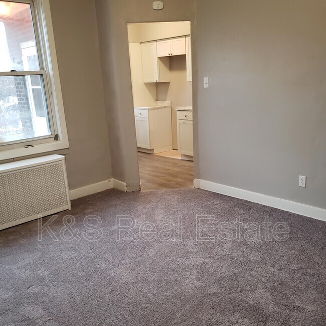 Building Photo - 618 Bluff St