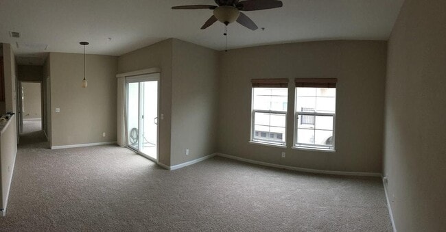 Building Photo - 3301 N Park Dr