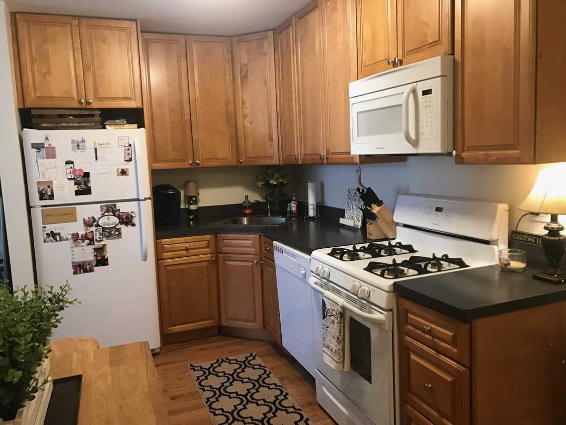 24520 Grand Central Parkway Service Road, Queens, NY 11426