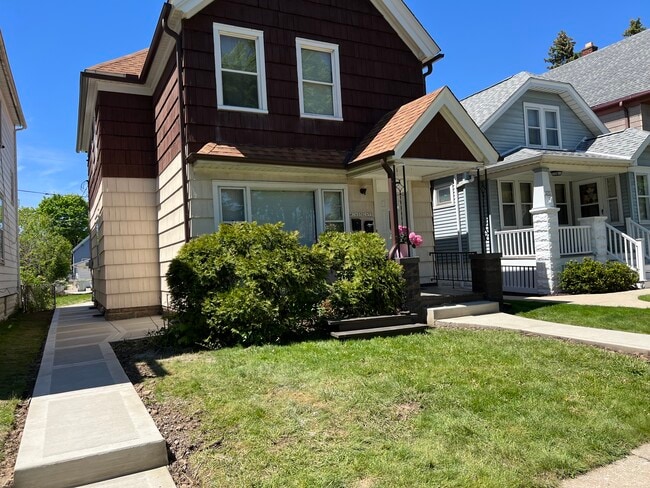 Building Photo - 2655 S 14th St