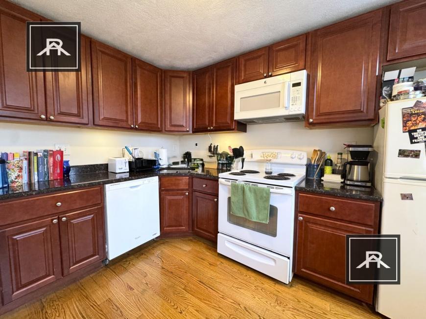 Foto principal - 2 bedroom in Brookline MA 02446