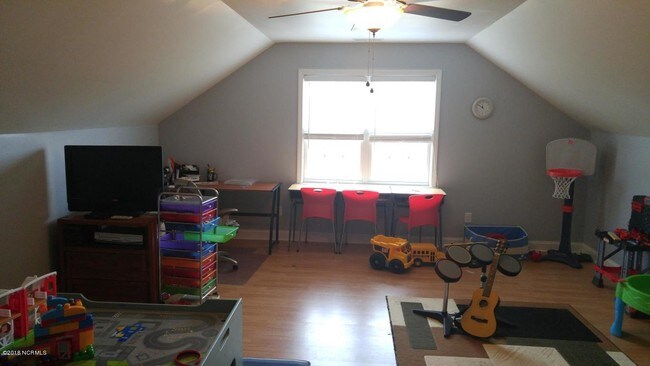 Building Photo - 137 Inverness Dr