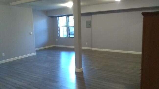 Foto del edificio - 26105 Elena Rd