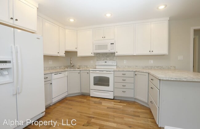 Building Photo - 3 br, 2 bath House - 11 Pack Street