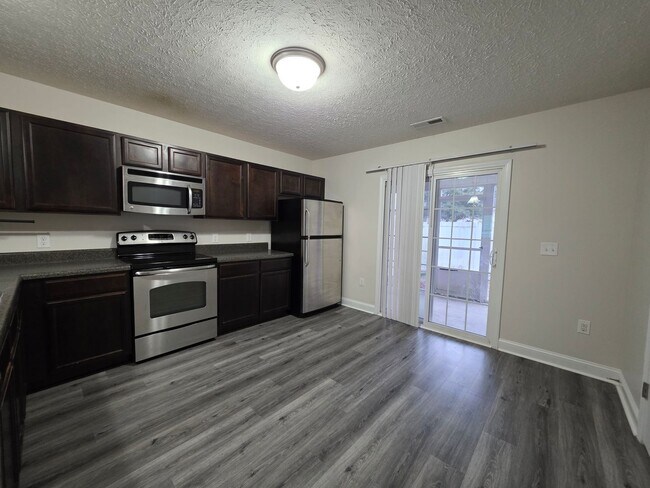 Foto del edificio - 521 Cider Hill Rd