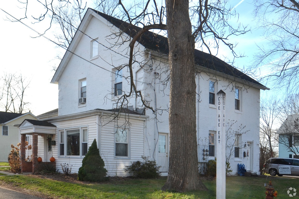 Building Photo - 16 Coe Ave