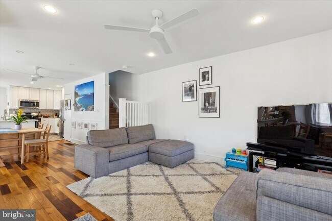 Foto del edificio - 322 Woodbine Ave