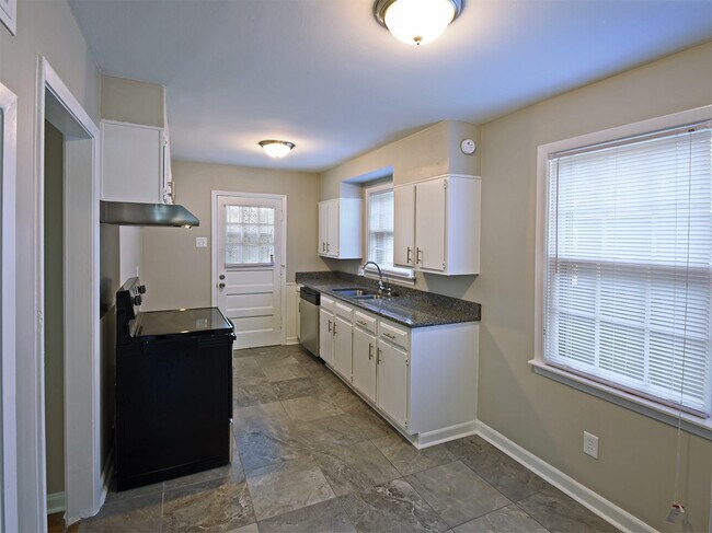 Building Photo - 4779 Hummingbird Ln