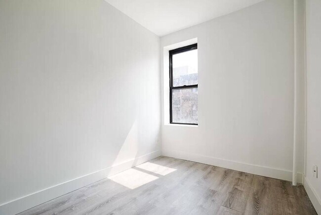 Foto del edificio - 34-04 34th Ave