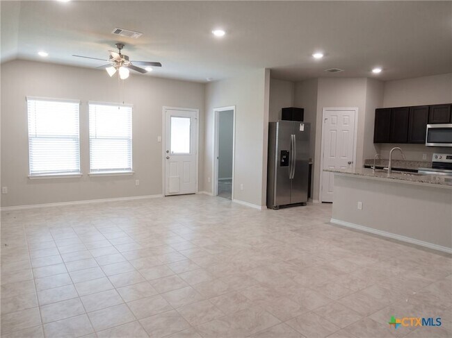 Foto del edificio - 1210 Lindsey Dr