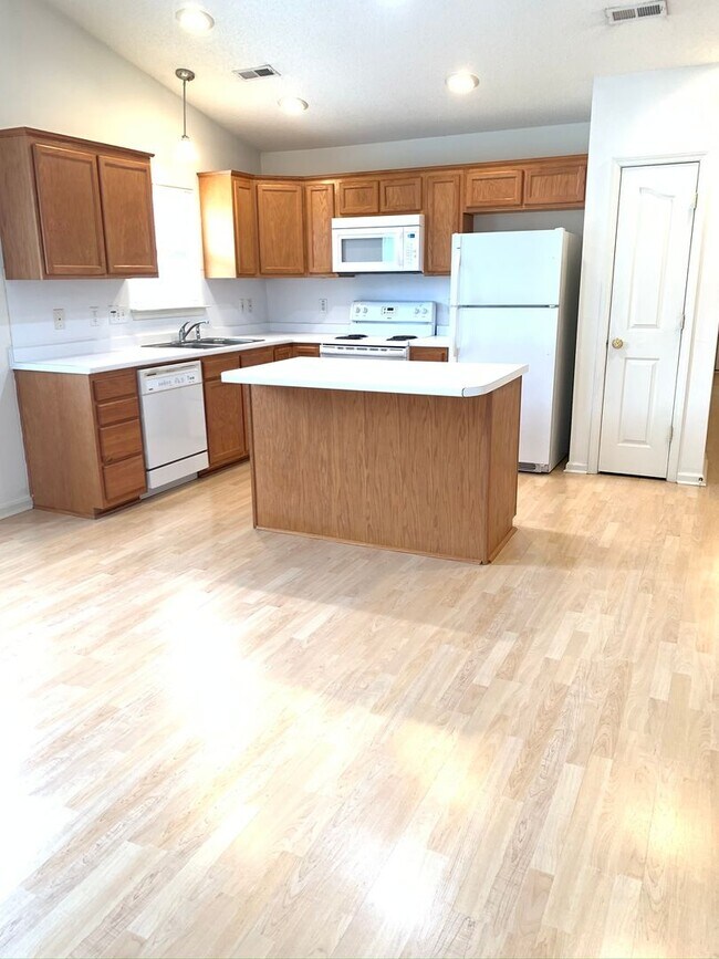 Building Photo - 134 Springwood Ln