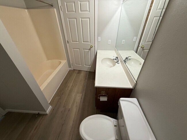 Foto del edificio - Twin Home For Rent