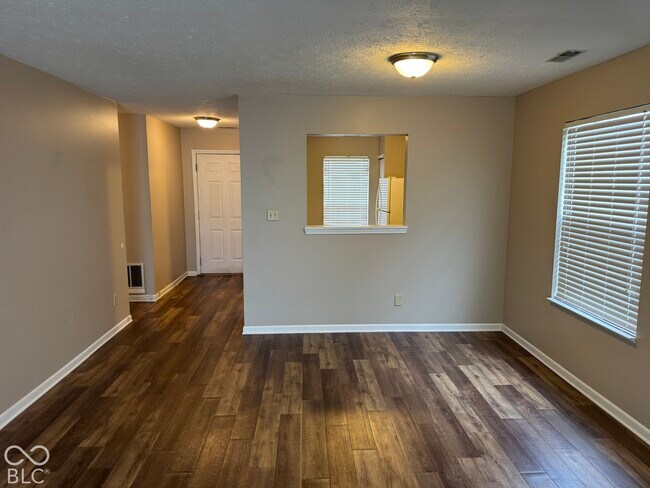 Building Photo - 5542 Lippan Way