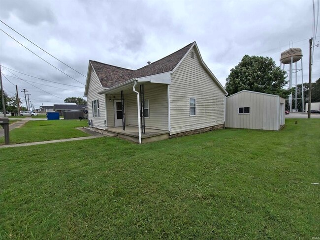 Building Photo - 108 S Oak St