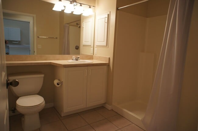 Building Photo - Lovely Condo in The Greens at West End