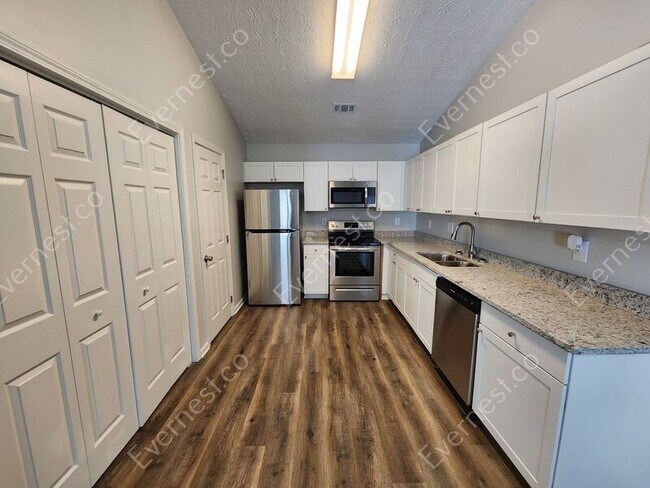 Foto del edificio - 1235 Creek View Ct