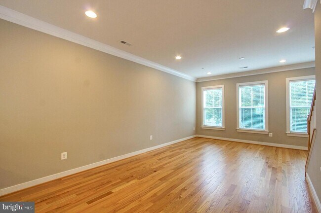 Foto del edificio - 216 Hemingway Dr