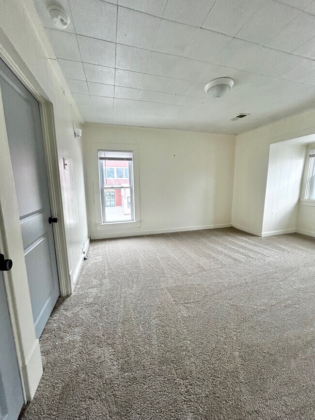 Sala de estar - 345 N Main St