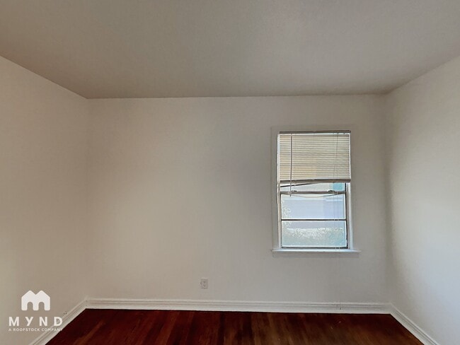 Building Photo - 401 N Montclair Ave