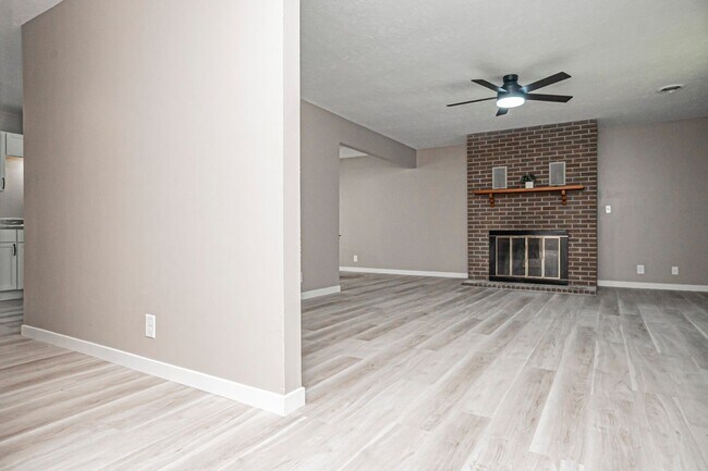 Foto del edificio - Please View 3D Virtual Walk-Through Before...