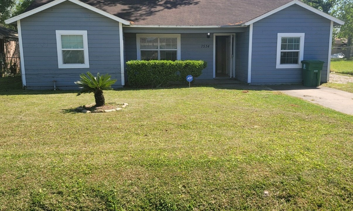 Primary Photo - 7534 S Hall St