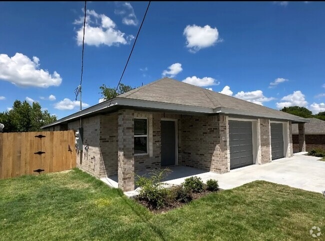 Building Photo - 205 Elbert Ln