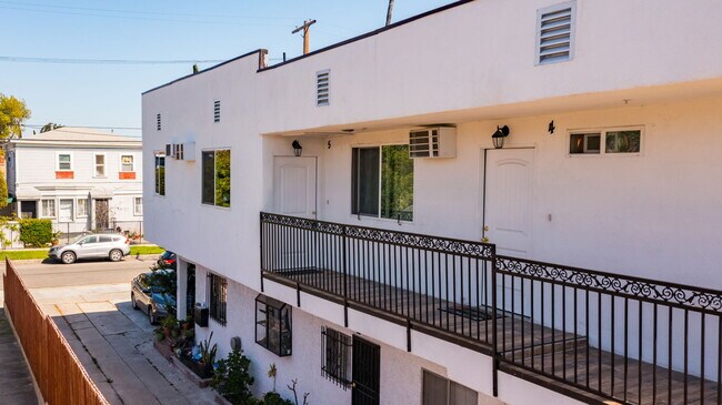 Foto del edificio - 1155 N Ardmore Ave