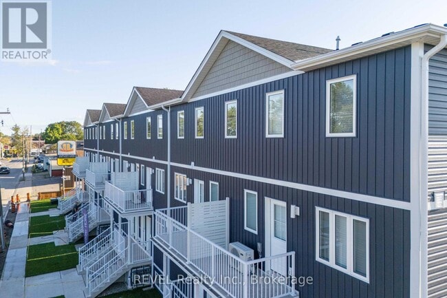 Building Photo - 35 Southworth St N