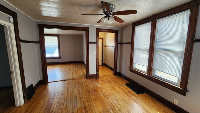 Building Photo - swingmiss