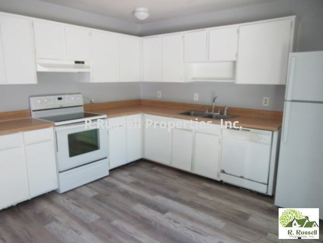 Building Photo - Cozy duplex unit  in Rio Pinar area  overl...