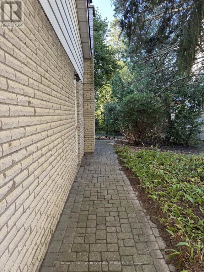 Building Photo - 235 Banner Ln