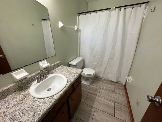 Building Photo - Brewster Estates unit available NOW!