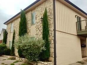 Building Photo - 3812 E Washburn Ave